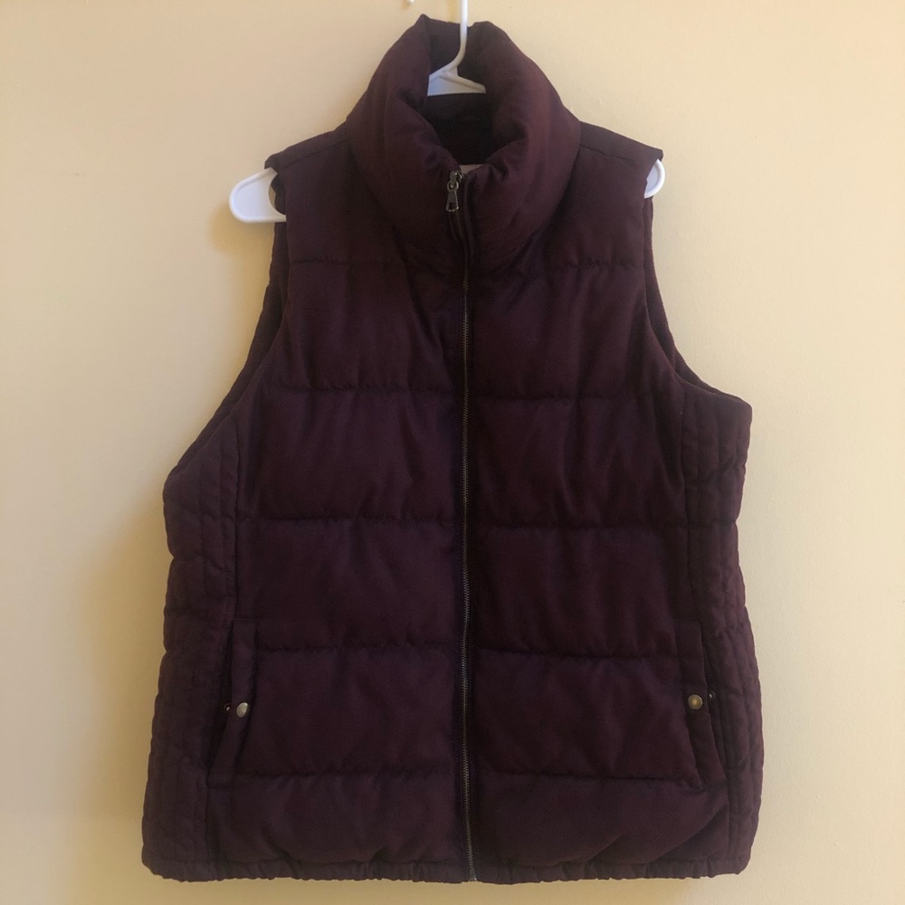 🍷 tall girl old navy puffer vest wine colored